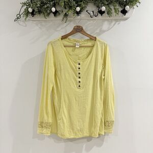 Sundance Yellow Embroidered Sleeve Henley Scoop Neck Medium